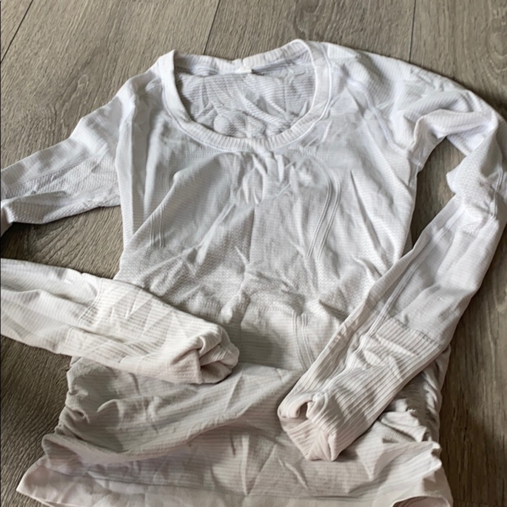 Lululemon long sleeve size 4